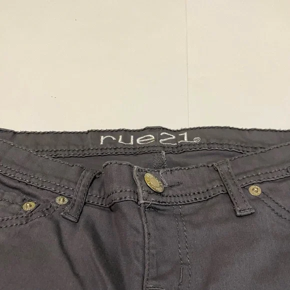 ⭐️ Rue21 gray skinny leggings. Size 5/6 - Picture 4 of 7